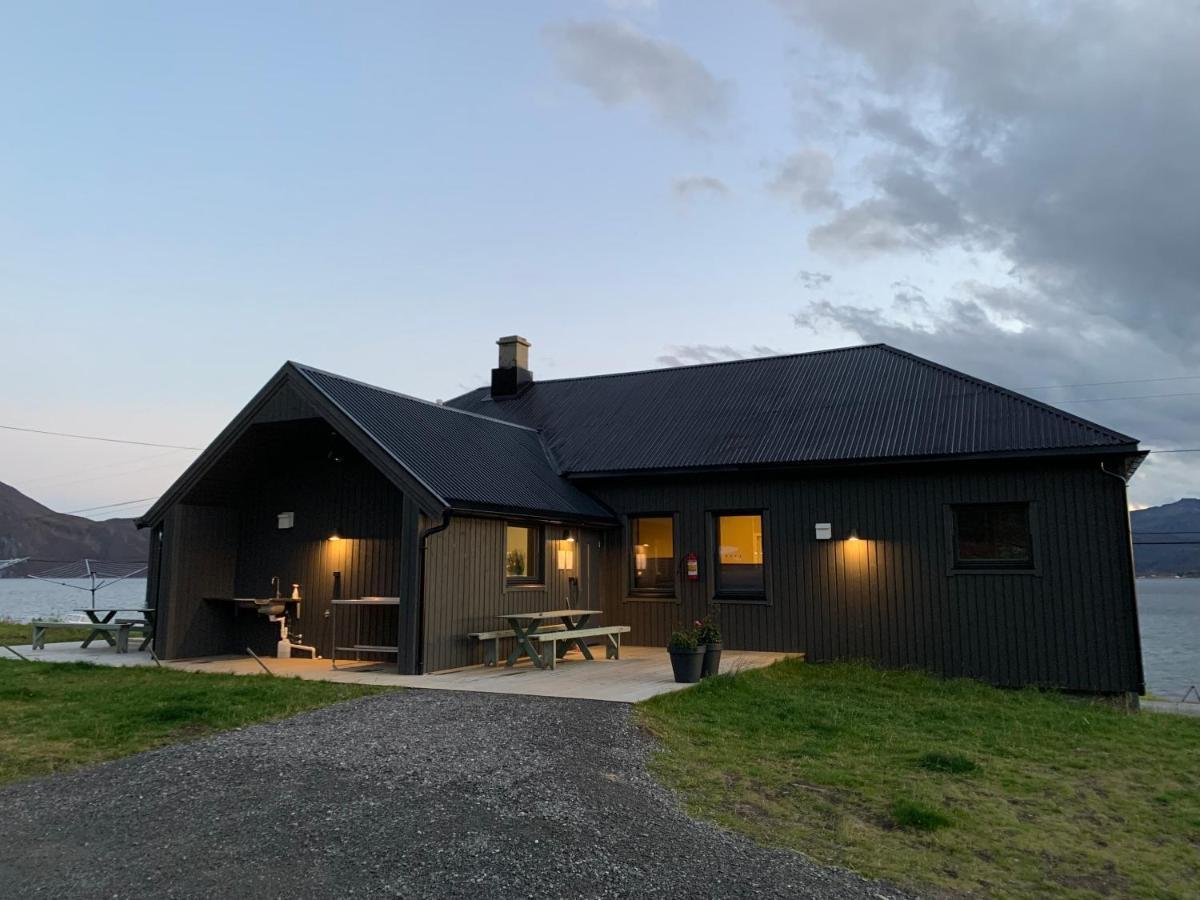Bedehuset Basecamp Senja Hotel Skaland Ngoại thất bức ảnh