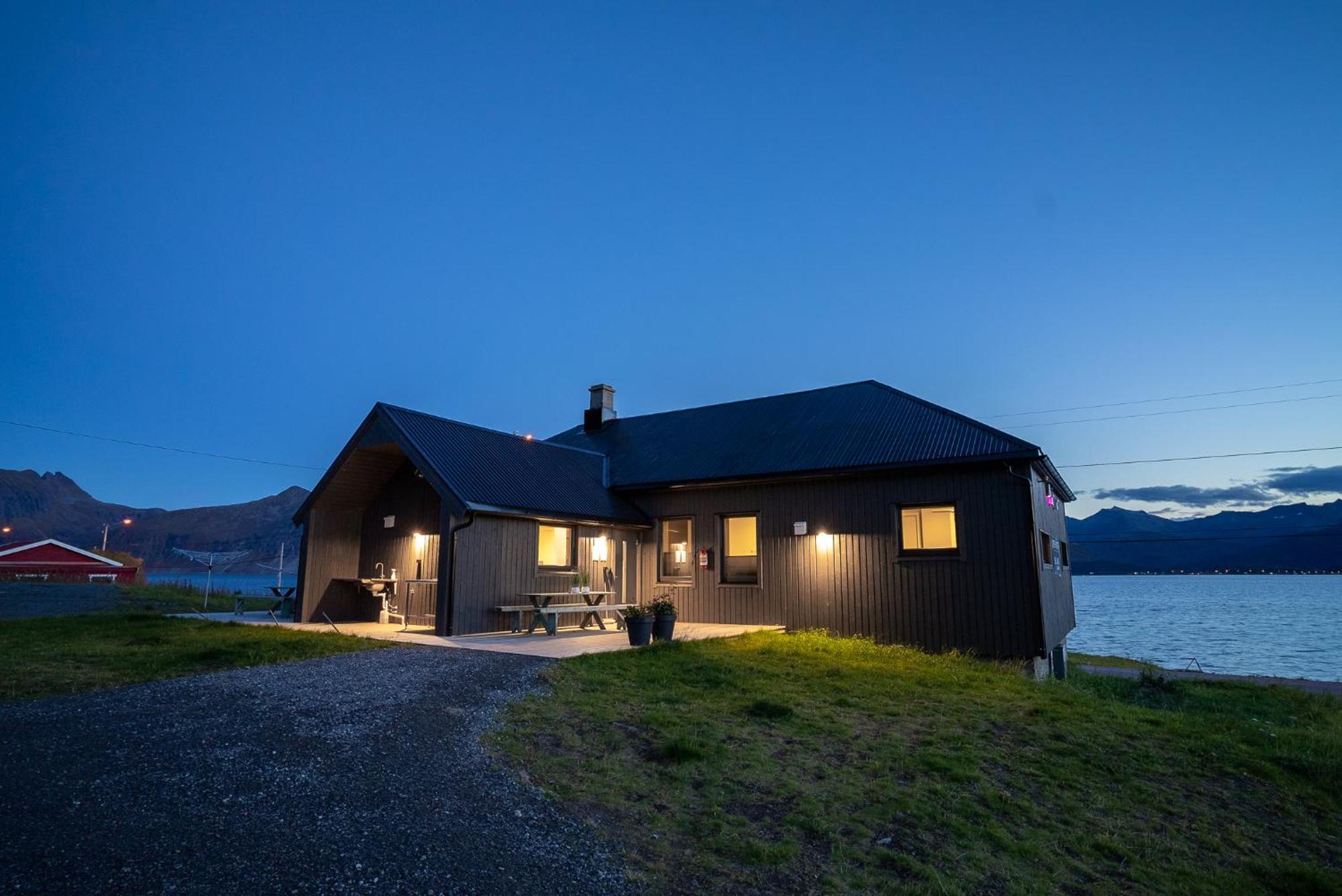 Bedehuset Basecamp Senja Hotel Skaland Ngoại thất bức ảnh